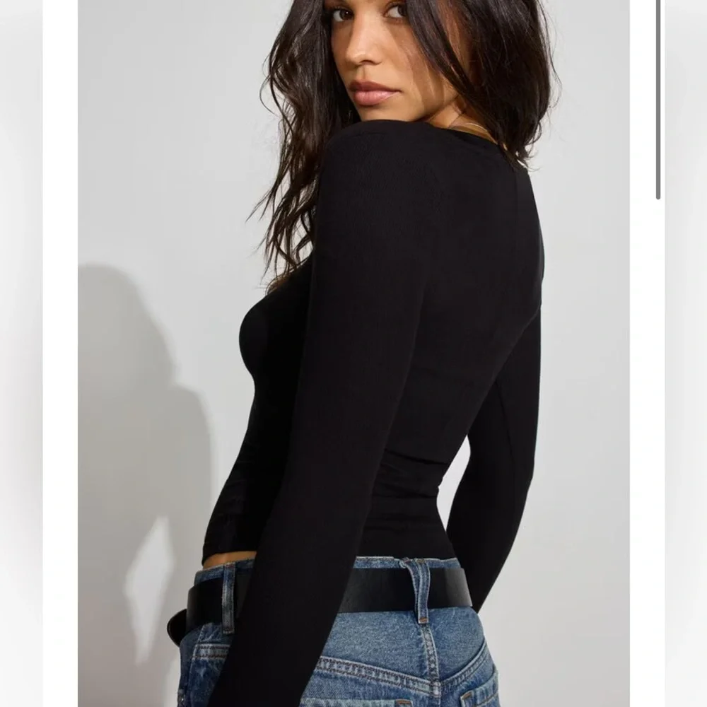 NWT Garage Ribbed Stretchy Soft Serene Deep V-Neck Long Sleeve CropTop Jet Black - Picture 2 of 4